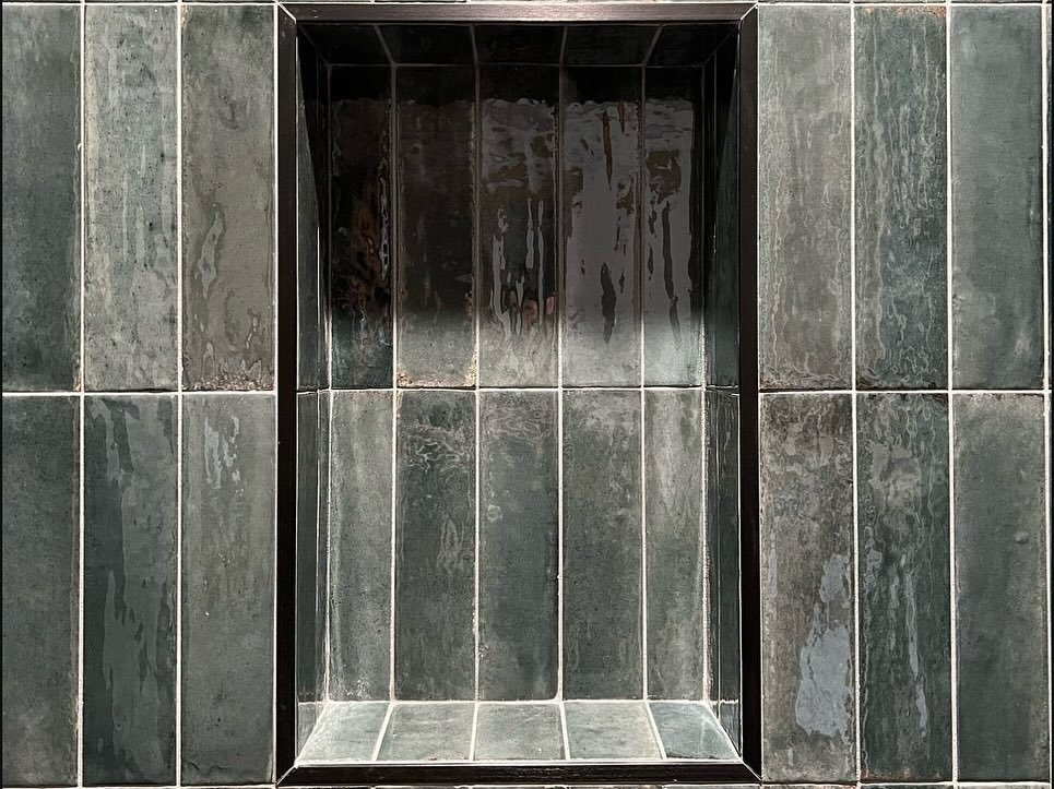 Dark glossy tile shower niche